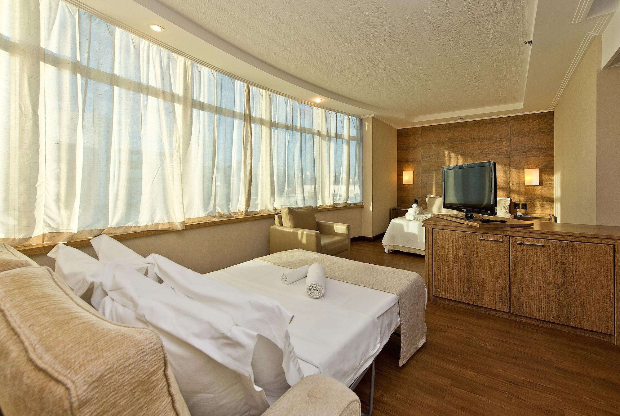 Majestic Palace Hotel Florianópolis Exteriér fotografie A room at the hotel