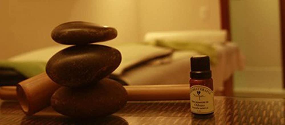 Majestic Palace Hotel Florianópolis Exteriér fotografie A bottle of essential oil
