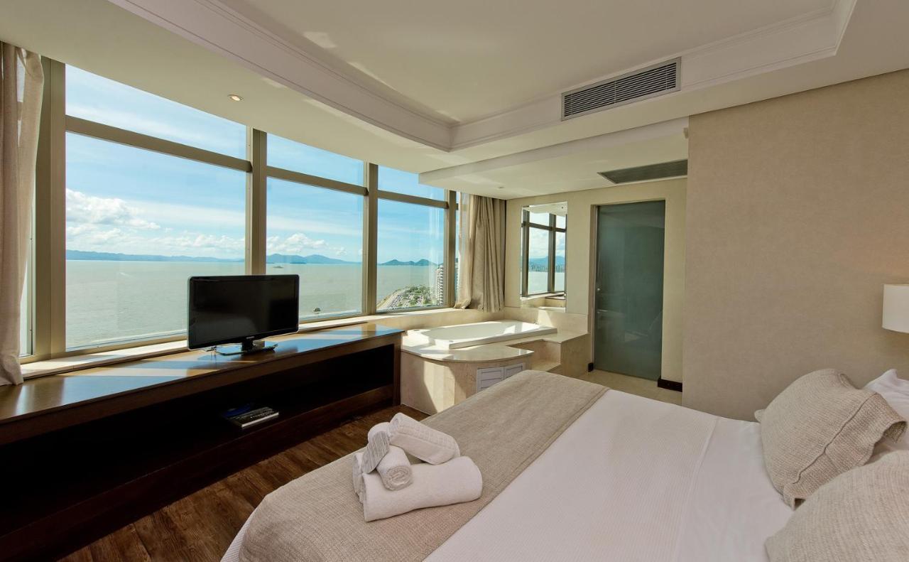 Majestic Palace Hotel Florianópolis Exteriér fotografie A room at the hotel