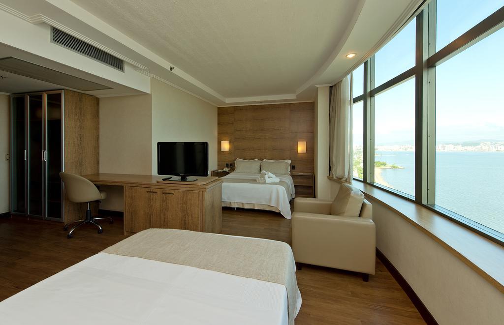 Majestic Palace Hotel Florianópolis Exteriér fotografie A room at the hotel