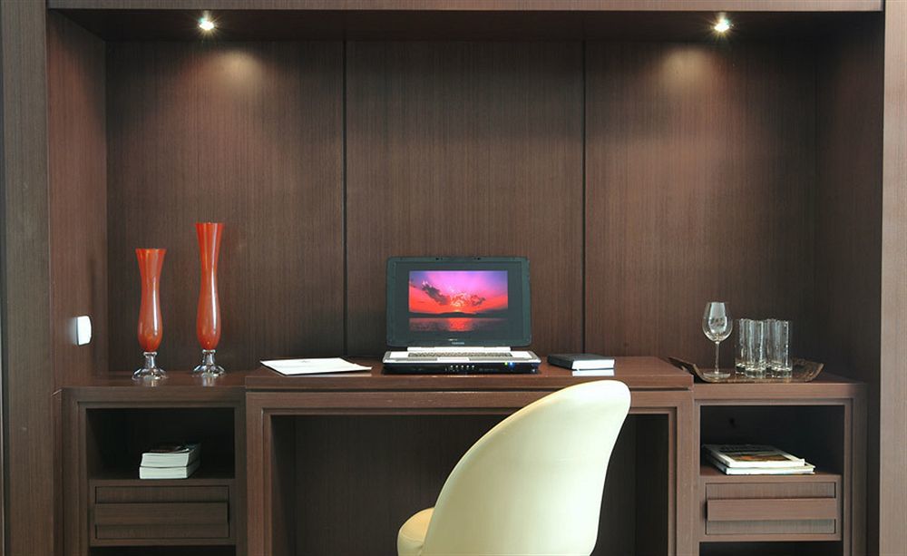 Majestic Palace Hotel Florianópolis Exteriér fotografie A computer on a desk